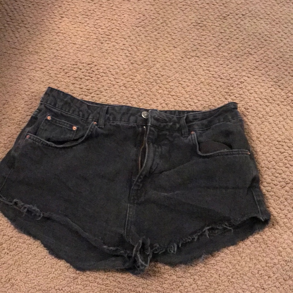 TOPSHOP “mom” black jean shorts!! Size US 10